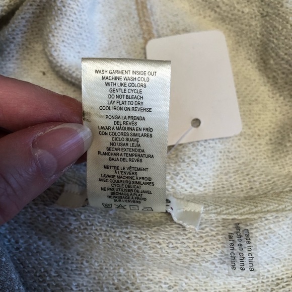 NWT Simply Noelle Light Tan Knit Hooded Poncho Size L/XL - Picture 5 of 5